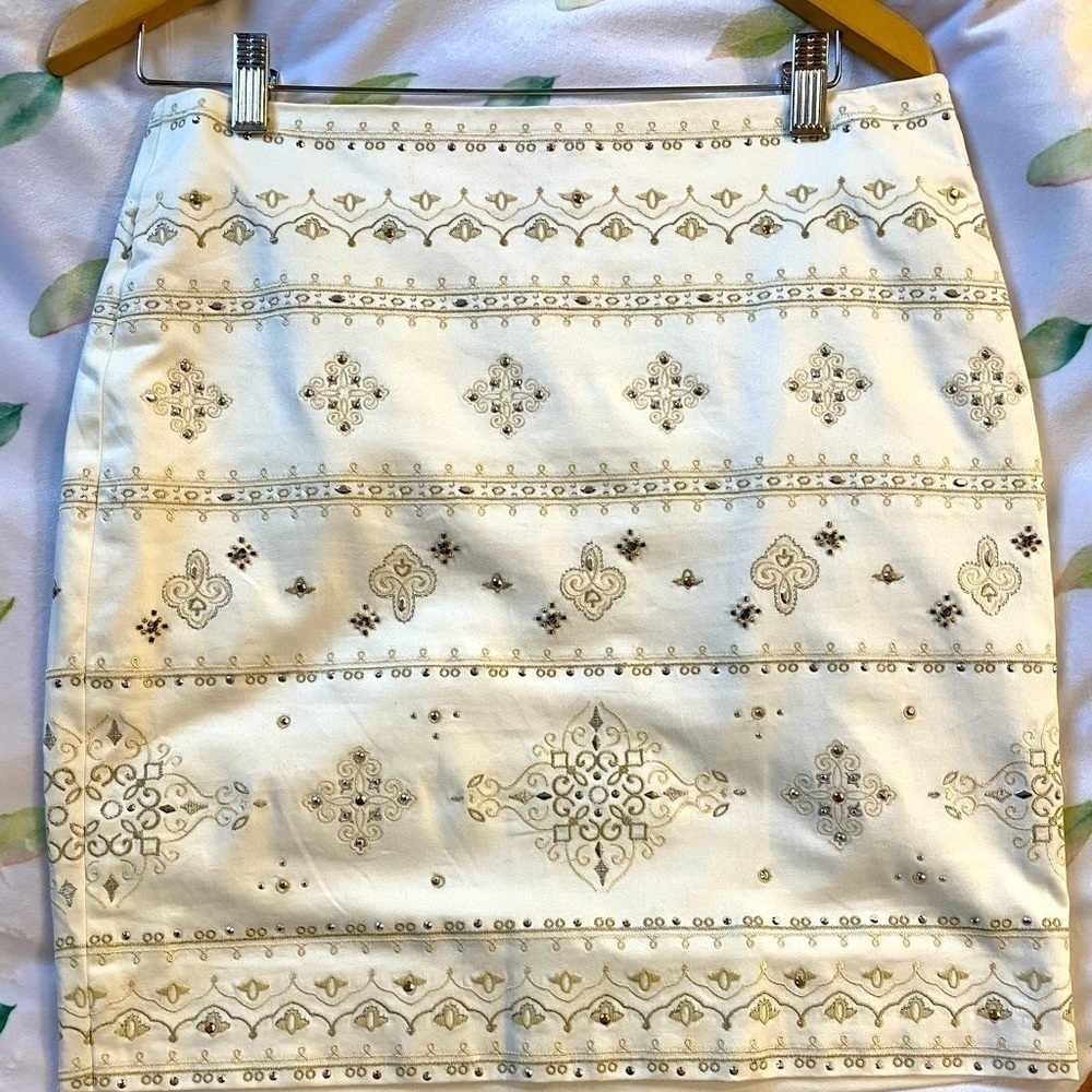 White House Black Market Cream Cotton Gold Beaded Mini Skirt Size 4